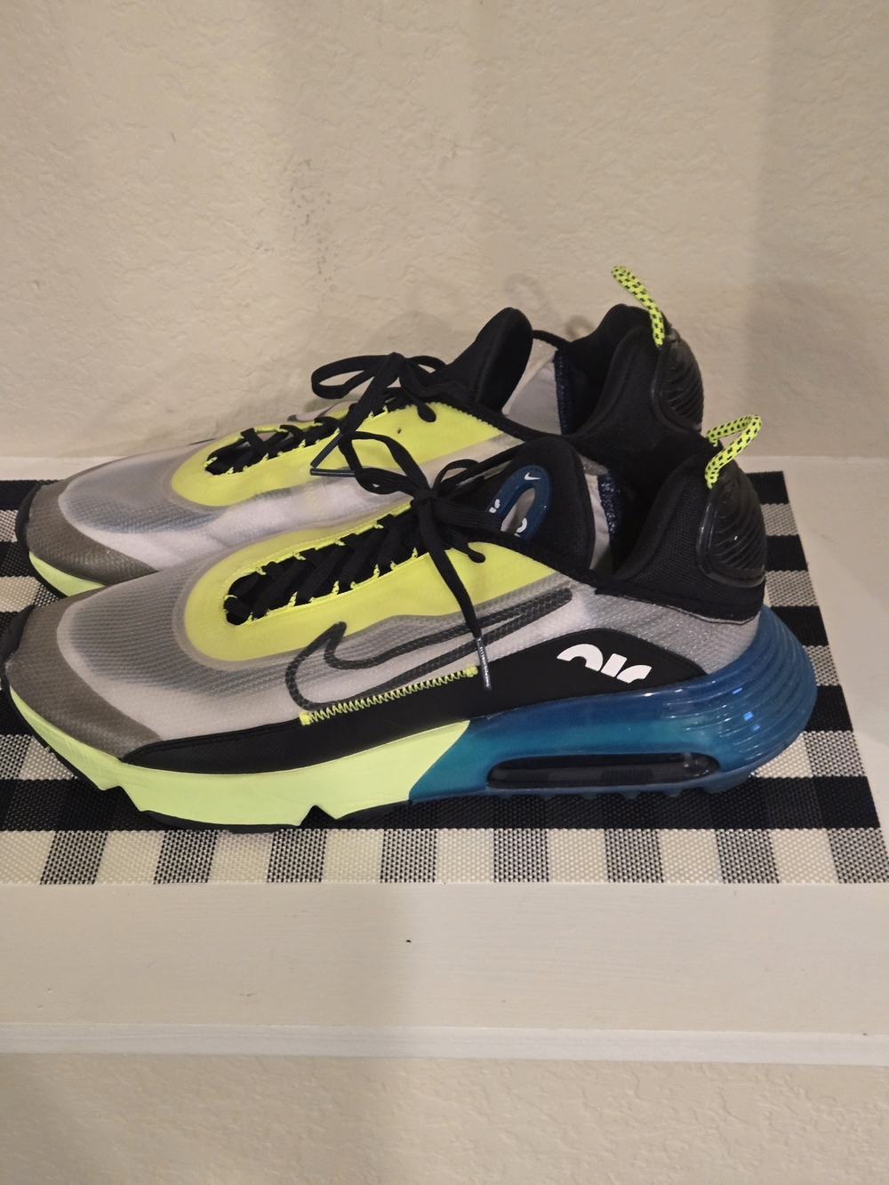Nike Air Max 2090 Neon Yellow & Blue Sneakers